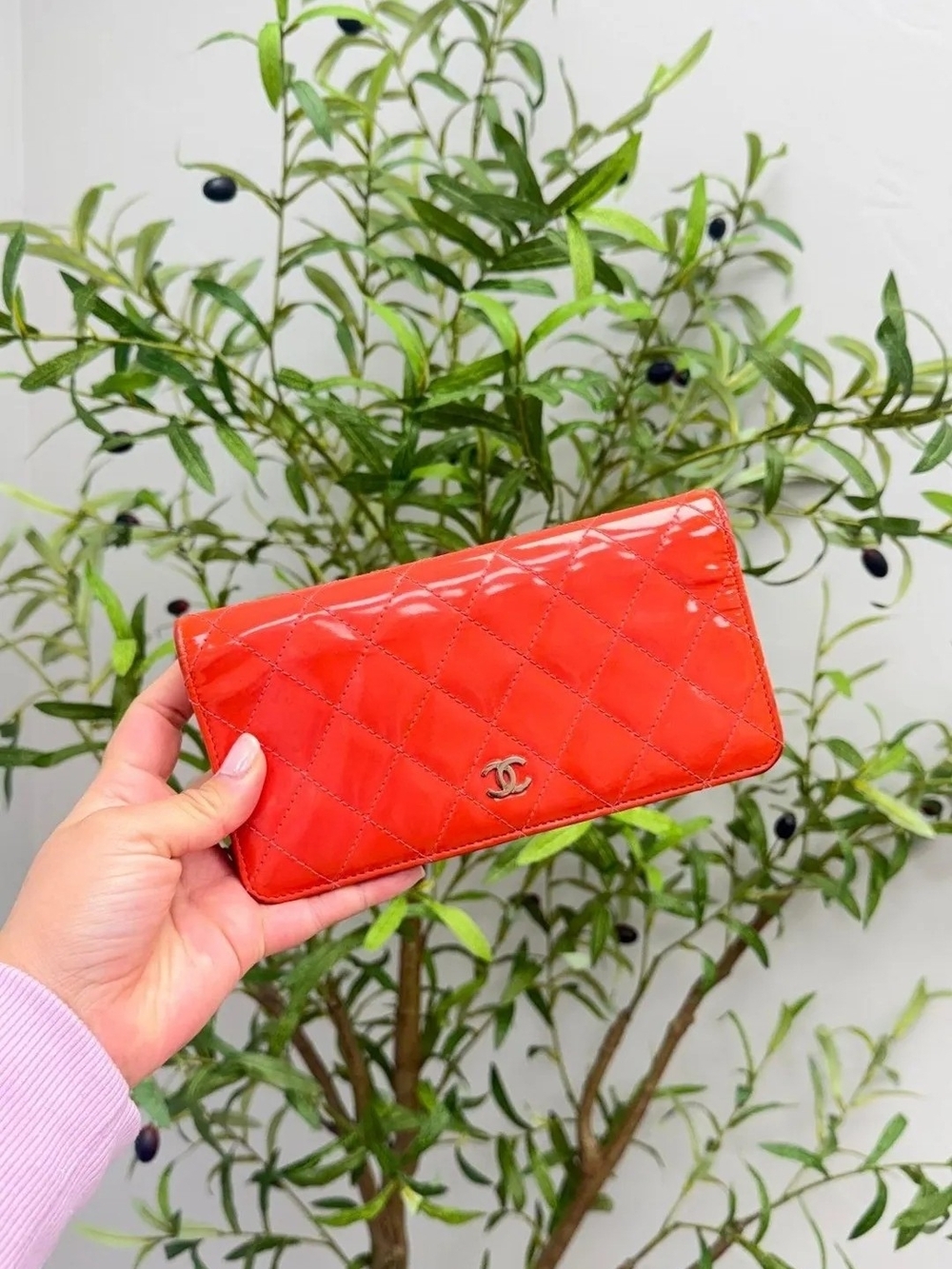 CHANEL AUTHENTIC Quilted Patent Leather Wallet in Bright Orange-Red